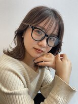 ミラ(MIRA)&nbsp;くびれスタイルベージュカラー韓国風スタイル顔まわりレイヤー