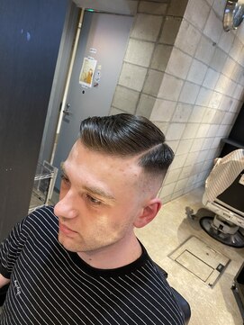 フランクスバーバー アンド ビアークラブ(FRANK'S BARBER and BEER CLUB) スキンフェードパートスタイル