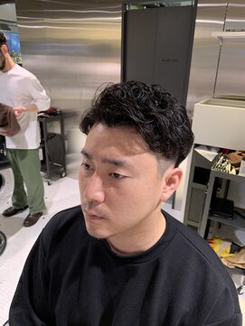 フランクスバーバーザスタンド(Frank’s barber the stand) スペインカール/スパイキーショート/フェザーパーマ/飯田橋F