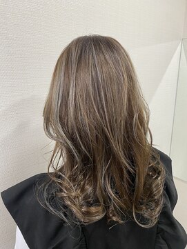 ベルポ(Bellpo) 前回のバレイヤージュを上手く使って負担の少ないカラー