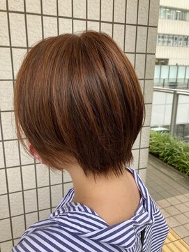 スタジオ アルファプラス 日暮里店(studio α+) ステップボーンカットカットボブショートハイライト白髪ぼかし