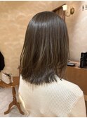 オリーブベージュ ブリーチなしカラー ストレートヘア 長めボブ