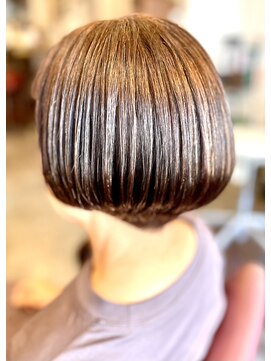 サーティエイト(38) 60代 首くびれ丸みマッシュショート/縮毛矯正/髪質改善/元町/