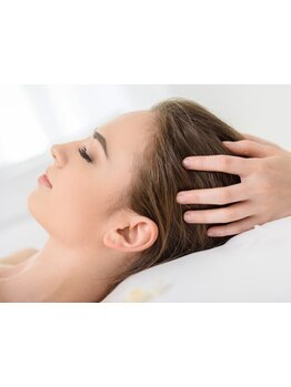 フルフラットの夢シャンプー台で、Aujuaを使った本格ケア♪心も髪も癒される、極上のヘッドスパ体験を…☆