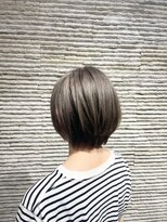 ビスイル 秋葉原店(Vis ill)&nbsp;ハイトーンホワイトブロンド×韓国風切りっぱなし小顔ボブ