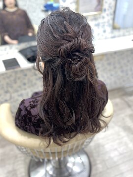 サクララ(Sakura la) ハーフアップ／結婚式／お呼ばれヘア／参列へア／二次会へア