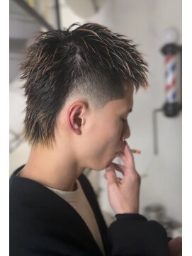 フランクスバーバーリベラルド 横浜(FRANK'S BARBER LIBERALD) フェザーパーマサーフカール刈り上げセンターパート