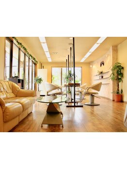 気軽な話しやすさと高い技術力で頼れるサロン！メンズも大歓迎。カット技術に定評があり一度試す価値あり！