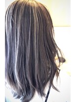 ワースホワイル(WORTH WHILE)&nbsp;暗めカラーフェイスフレーミンググランマッシュアッシュカラー