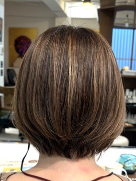 ルイ(ROUIS produced by LUCK 津田沼) ROUIS 津田沼 白髪ぼかしハイライト