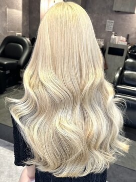 ラビス クローバー(Lovis clover) ホワイトブロンド