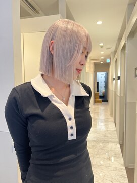 リノ(RLINO) 【名古屋/栄】ボブカット/ブリーチ/ホワイトブロンド