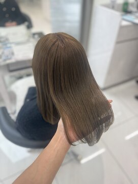 フォルテ ティアラ 横浜店(FORTE TIARA) 顔まわりレイヤー×オリーブベージュ艶髪