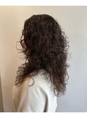 くせ毛を活かすカーリーガールロングレイヤー