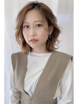 ハグ(Hug) ベージュ×外ハネボブ