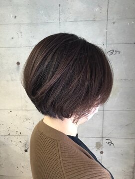 オッソ(OSSO) 耳掛けショートボブ_スリークボブ厚めバングローライト