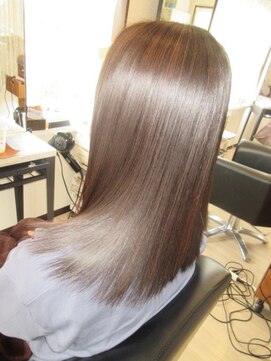 コアフィールフィス(COIFFURE fils) 【M3D見附今町】艶髪ストレート