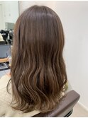 オリーブベージュ