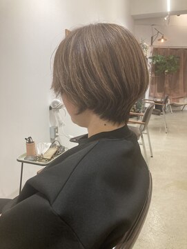 ナザリ(NASARI) ショートボブ