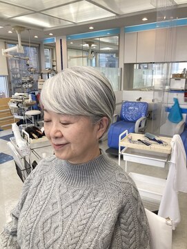 ヘアートーク アイズ(HAIR TALK I's) 白髪も美しく!ショートボブ