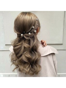 ヘアメイクサロン シャルメ(Hair Make Salon CHARMER) 上品なねじりハーフアップ!!結婚式にも♪