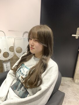 リーオオサカ(Lee Osaka) ミルクティグレージュ×韓国風スタイル