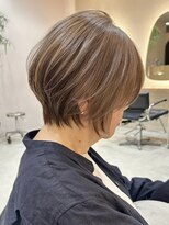 ヒビヲ(HIBIO)&nbsp;横浜タッセルボブ切りっぱなしボブ外ハネボブ長めボブレイヤー