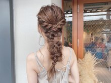 周りの人も思わず振り向く【ヘアセット・アレンジ】