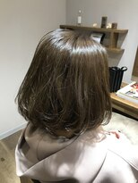 シー 浜松大平台店(She)&nbsp;シルバーアッシュのアゴラインボブ カラー　30代、40代、50代