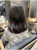 オリーブグレージュ