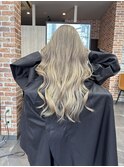 ミルクブロンド×ロング×レイヤーカット