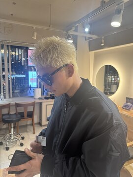 キャンバス バイ ネオリーブ 横浜西口(Canvas by neo.) 横浜★ハイトーンくすませブロンドスパイキーショート