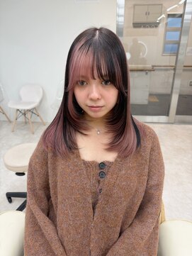 イェッカ パビル(YECCA pabil) ピンクとブラックのデザインカラー