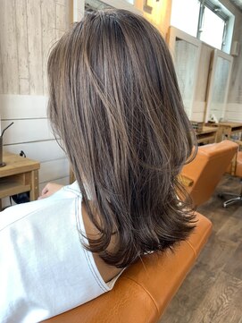 アクトゥス(AEQUITAS) ハイライト×ダブルカラー×アッシュベージュ