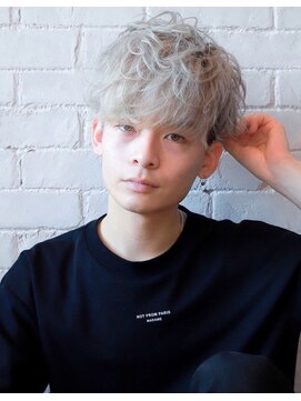 ワンス(Once) once ホワイトカラー ランダムパーマ 韓国マッシュ by.KOHEI