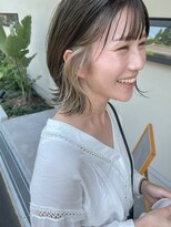 ミラ(mira)&nbsp;【mira】インナーカラー × ホワイトベージュ