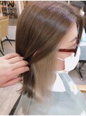 イヤリングカラー　ホワイトミルクティー　ツートンカラー