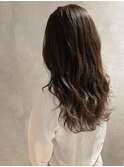 フォギーベージュで赤みのないカラーリングに♪