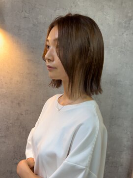 クレイ(Clay) グレージュ×切りっぱなしボブでヘルシーに♪