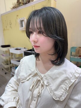 アミュー(amiu) 透明感オリーブグレージュ