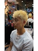 金髪スパイキーショート