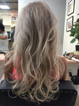 ペネロープ(Penelope) 《新宿PENELOPE》ホワイトグラデーションカラー【担当  RYO】