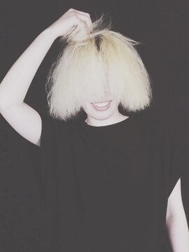 ビュートリアム 梅田(BEAUTRIUM) ホワイト&ブラック