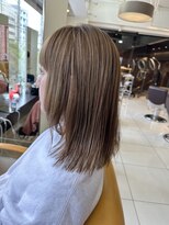 キサ ファータ 恵比寿(kisa fata) 顔まわりくびレイヤーハイライトセミロング白髪ぼかし405060代