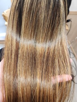 チュエベルパーチ 暗髪ウォニョン前髪アンブレラカラーこなれミディイメチェン