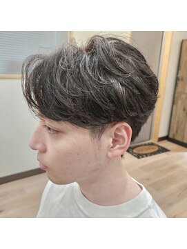 タスクヘアー(task hair) フェザーパーマ×ツーブロックセンターパート刈り上げショート