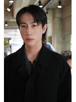 キュー(Cue_)&nbsp;韓国風ウルフストレートセンターパート【石阪】