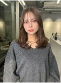 ミディアムレイヤーハッシュカット顔周りレイヤーカット大人ヘア