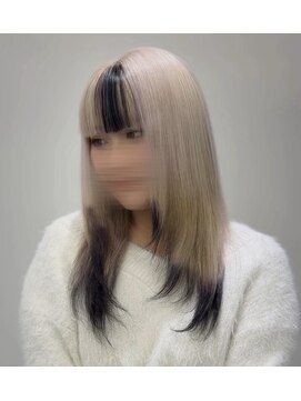 アフューズバイストゥー(Vfuse by StueW) ホワイトベージュ×ブラック