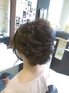 ヘアセットサロンエッジ(Edge) 結婚式お呼ばれミディアムからのクルりんぱアップ